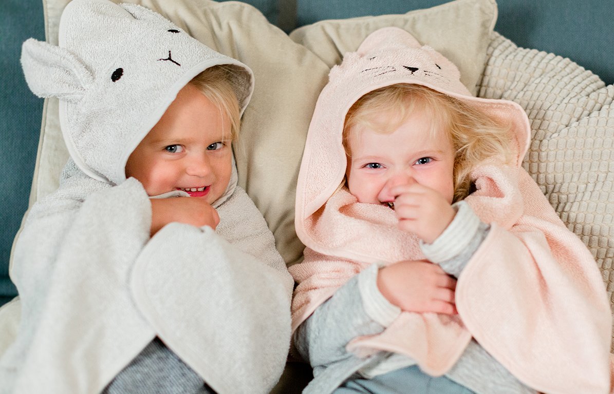 Rosa Kindsgut Kapuzenhandtuch Hase aus 100% OEKO-TEX®-zertifizierter Baumwolle kuschelig weich für Babys und Kleinkinder ideal für zuhause oder unterwegs 